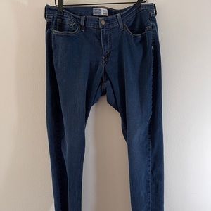 Levi’s Signature Curvy Skinny Jeans